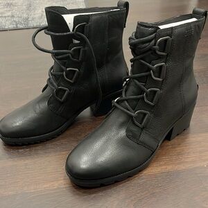 *NWT* Sorel “Cate” Lace Bootie